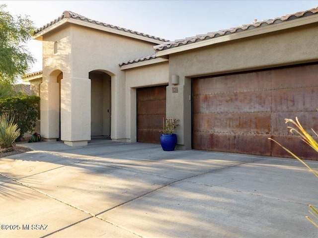 3872 W Sonoma Ranch Pl, Marana, AZ 85658 - view of front facade with stucco siding, a garage, a tile roof, and driveway