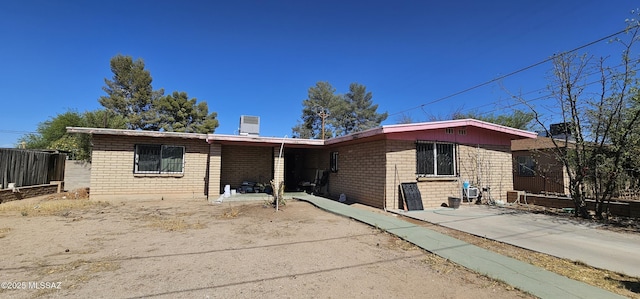 2009 S Longfellow Pl, Tucson, AZ 85711 - single story home featuring brick siding