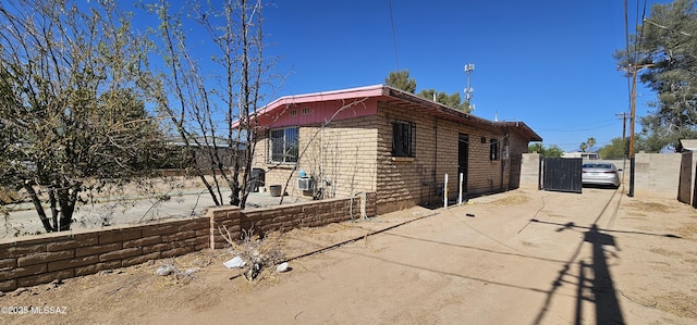 2009 S Longfellow Pl, Tucson, AZ 85711 - view of home's exterior with driveway