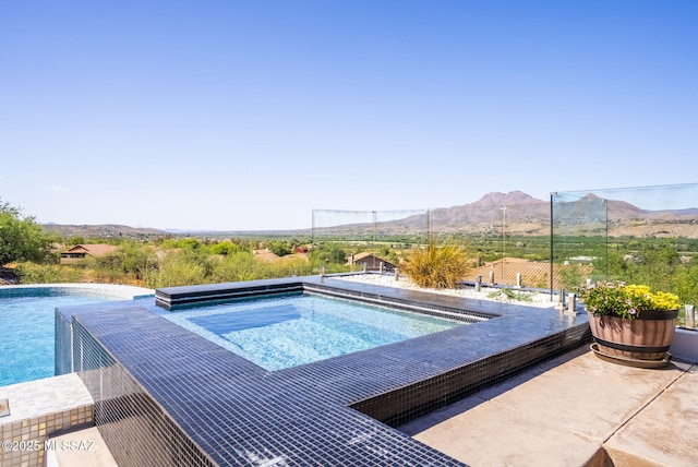 379 Camino A Las Casitas, Rio Rico, AZ 85648 - view of pool with a mountain view, an in-ground hot tub, and an infinity pool