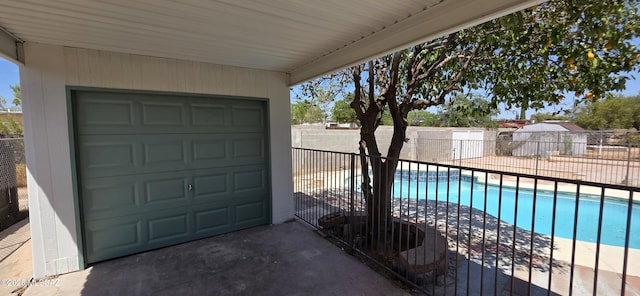 2215 E Bantam Rd, Tucson, AZ 85706 - garage featuring driveway