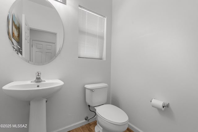 977 S Limestone St, Benson, AZ 85602 - bathroom featuring wood finished floors and toilet
