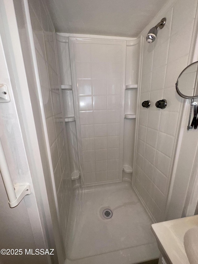 1339 W Pastime Rd, Tucson, AZ 85705 - bathroom featuring tiled shower and vanity