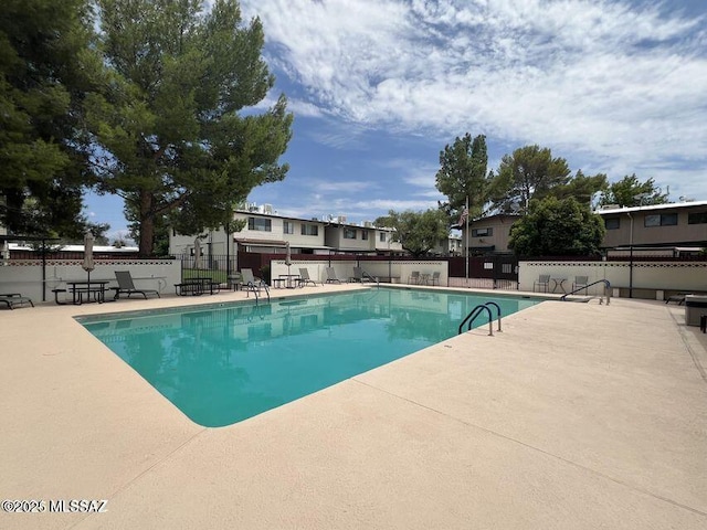 1312 S Avenida Polar Unit A6, Tucson, AZ 85710 - community pool with a patio