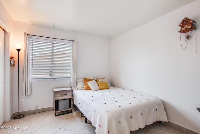 6075 N Applesauce Ct, Tucson, AZ 85741 - bedroom featuring light tile patterned flooring and baseboards
