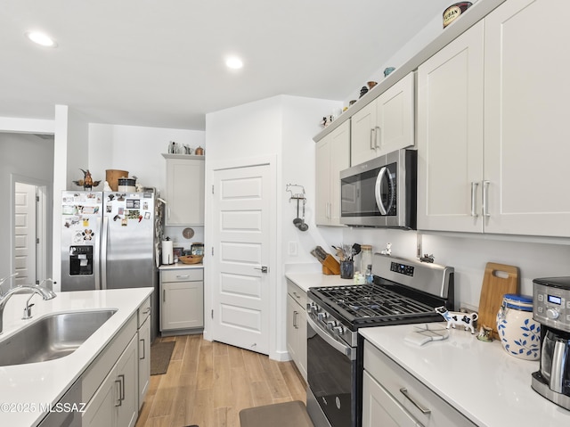 656 W Wilkinson St, Corona De Tucson, AZ 85641 - kitchen featuring appliances with stainless steel finishes, light countertops, light wood finished floors, recessed lighting, and gray cabinetry