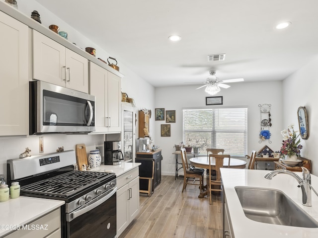 656 W Wilkinson St, Corona De Tucson, AZ 85641 - kitchen featuring stainless steel appliances, ceiling fan, light wood-style floors, light countertops, and recessed lighting