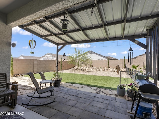656 W Wilkinson St, Corona De Tucson, AZ 85641 - fenced backyard with a patio area
