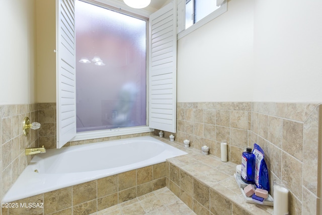 2000 E Campbell Ter, Tucson, AZ 85718 - bathroom with a bath