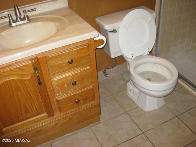 3885 W Mars St, Tucson, AZ 85741 - bathroom with tile patterned floors, vanity, and tiled shower