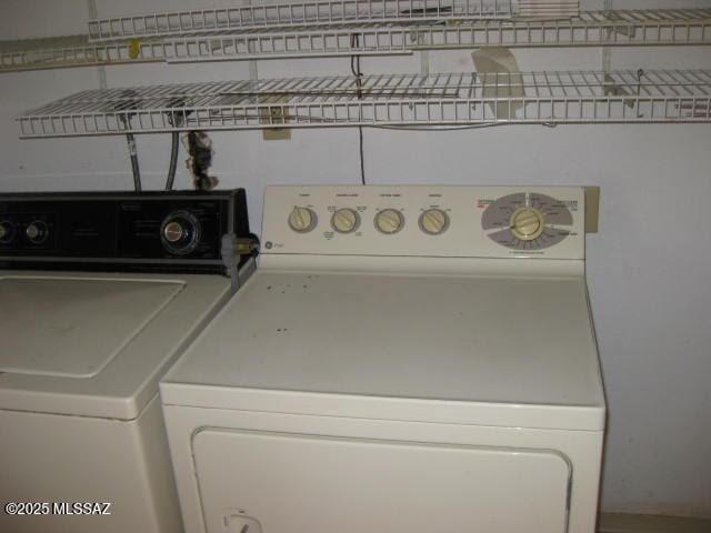 3885 W Mars St, Tucson, AZ 85741 - washroom featuring independent washer and dryer