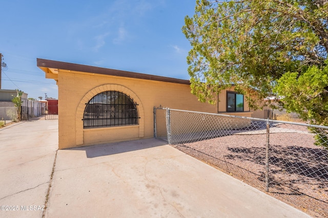325 W Santa Maria St, Tucson, AZ 85706 - view of front of home featuring a gate