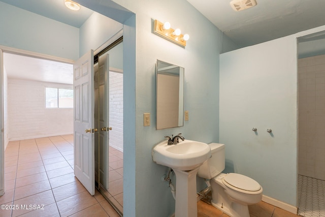325 W Santa Maria St, Tucson, AZ 85706 - full bath featuring tile patterned floors and a tile shower