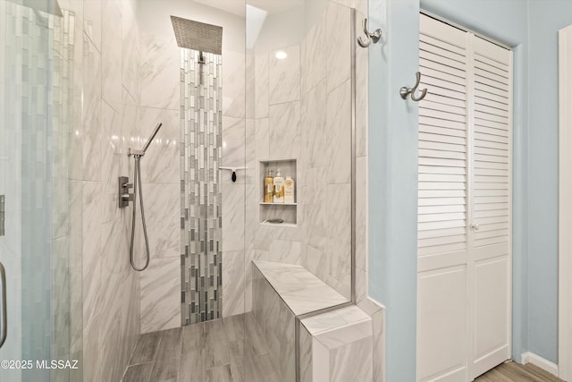 6265 N Jochums Dr, Tucson, AZ 85718 - bathroom featuring tiled shower, a closet, and wood finished floors