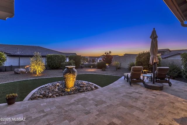 31618 S Tamarisk Pl, Oracle, AZ 85623 - fenced backyard with a patio