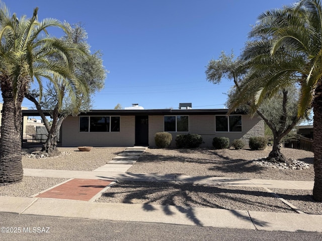 8324 E Beverly St, Tucson, AZ 85710 - view of front of property