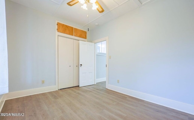 201 B St, Bisbee, AZ 85603 - unfurnished bedroom with light wood-style flooring, a closet, and a ceiling fan
