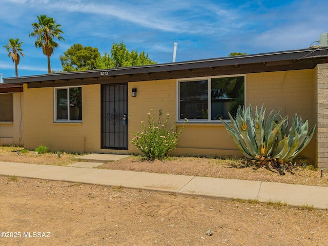3872 S Evergreen Ave, Tucson, AZ 85730 - view of front of home with concrete block siding