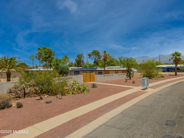 3872 S Evergreen Ave, Tucson, AZ 85730 - view of front of property featuring a fenced front yard, a mountain view, and a gate