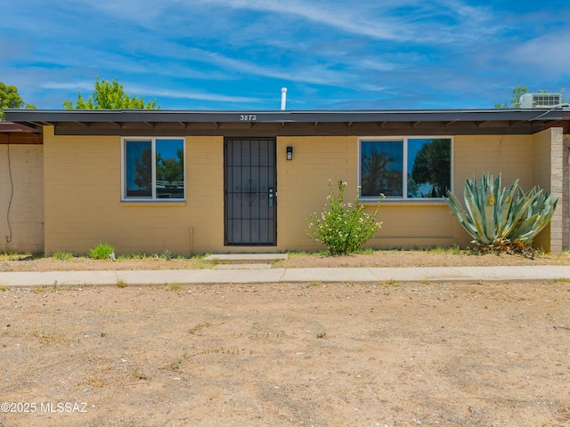 3872 S Evergreen Ave, Tucson, AZ 85730 - view of front of home featuring brick siding and concrete block siding