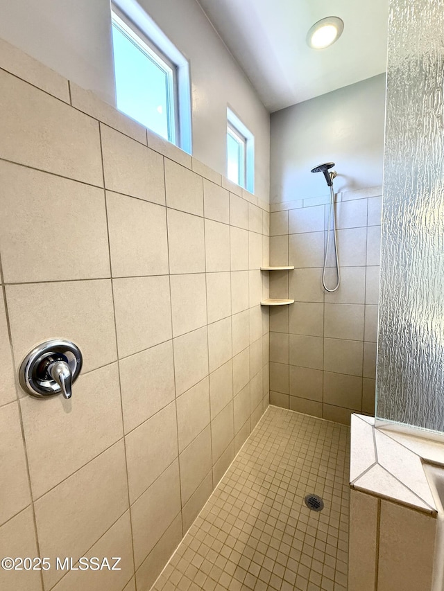 9636 N Havenwood Way, Marana, AZ 85653 - bathroom featuring a tile shower