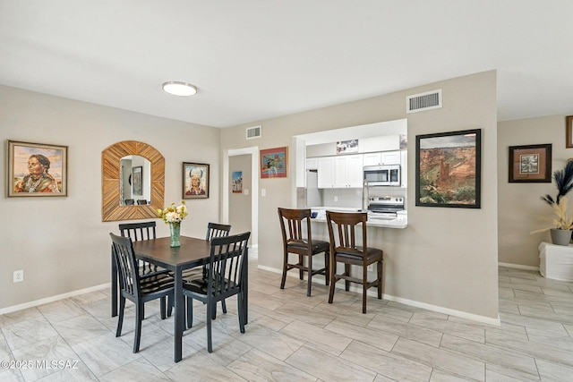 4211 N Villas Placitas, Tucson, AZ 85705 - dining area with baseboards