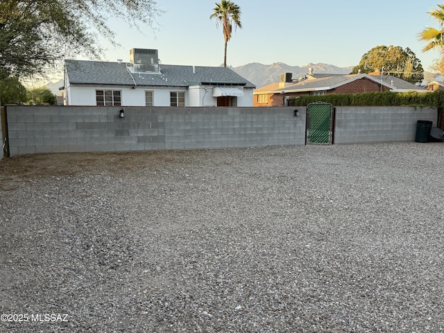 1412 E Silver St, Tucson, AZ 85719 - view of yard featuring a mountain view