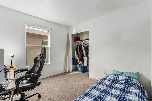 6293 S Sun View Way, Tucson, AZ 85706 - bedroom featuring a desk, carpet floors, and a closet