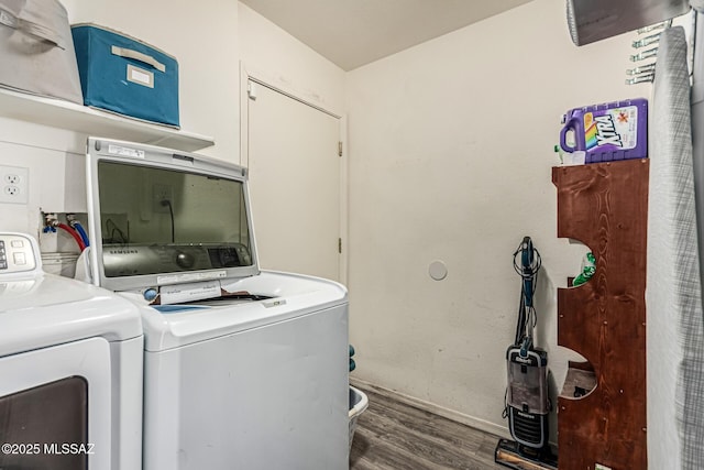 6293 S Sun View Way, Tucson, AZ 85706 - laundry room featuring dark wood-type flooring and washing machine and dryer