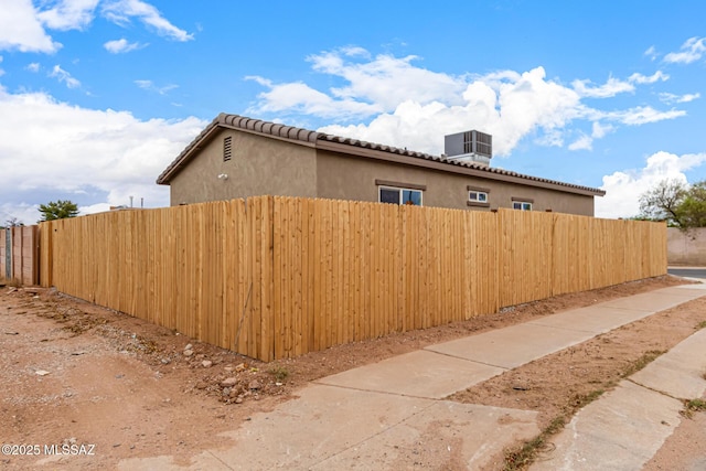 3710 S Bellingham Pl, Tucson, AZ 85730 - view of side of property featuring a cooling unit and stucco siding