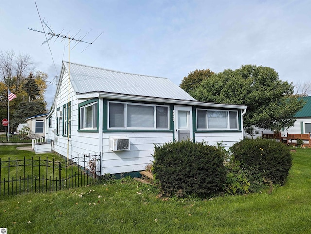 view of front facade with a front lawn