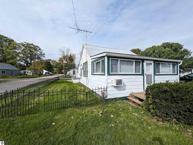 view of side of property featuring a lawn