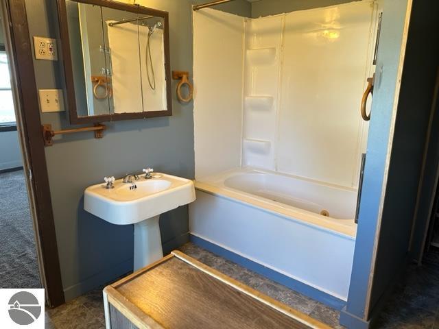 bathroom featuring shower / washtub combination