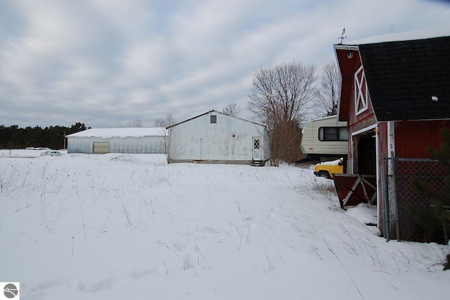 view of yard layered in snow