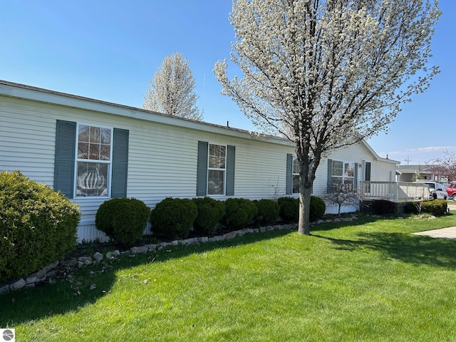 single story home featuring a front yard