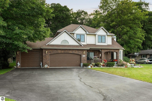 view of front of property featuring a porch and a front lawn