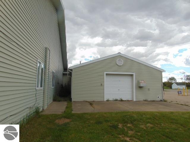 garage featuring a lawn