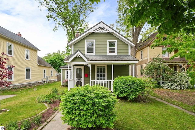 view of front facade featuring a porch and a front yard