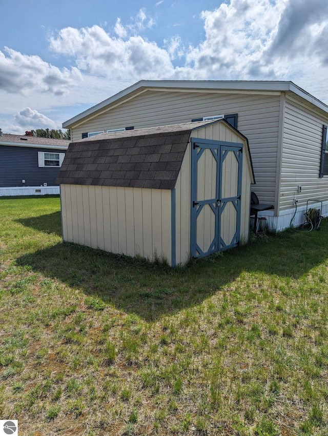 view of outdoor structure featuring a lawn