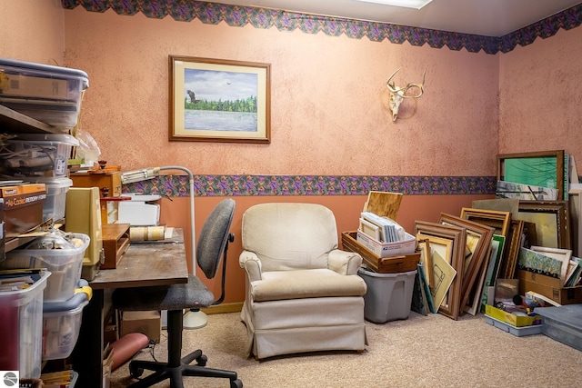 sitting room with carpet floors