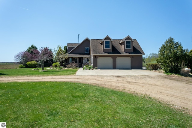 view of front of property featuring a front yard