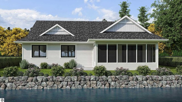 102 Country Club Dr, Charlevoix, MI 49720