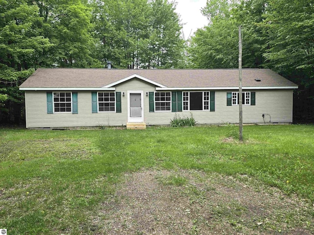 view of front of property with a front yard