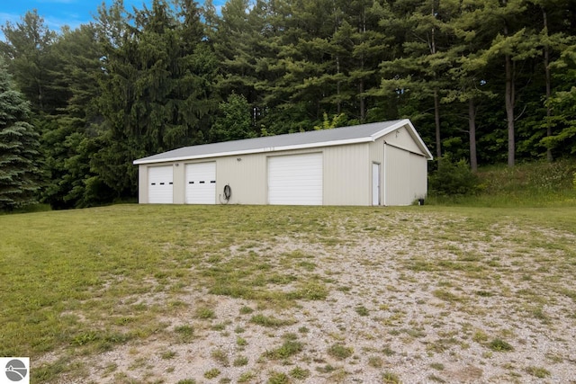 view of outdoor structure featuring a yard and a garage