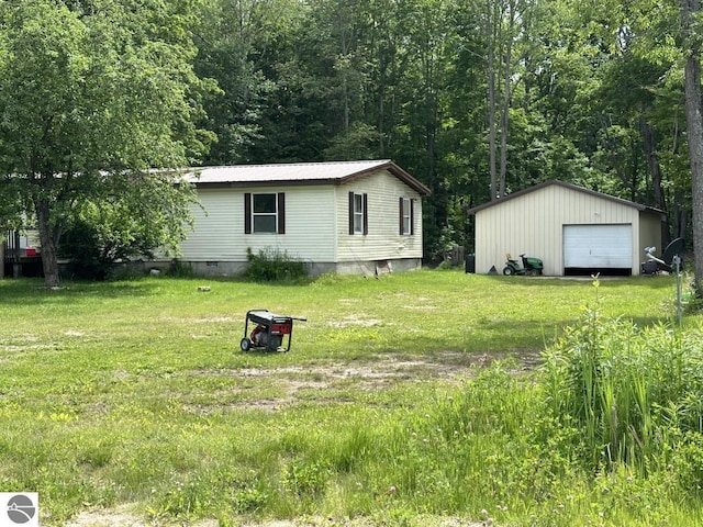 view of yard with a garage and an outdoor structure