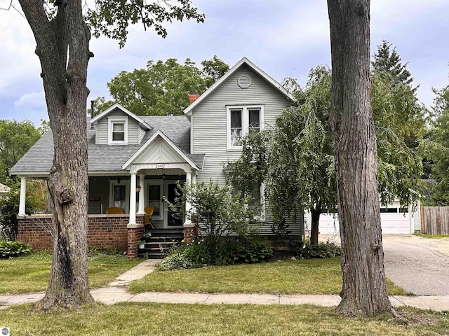 view of front of home with covered porch and a front yard