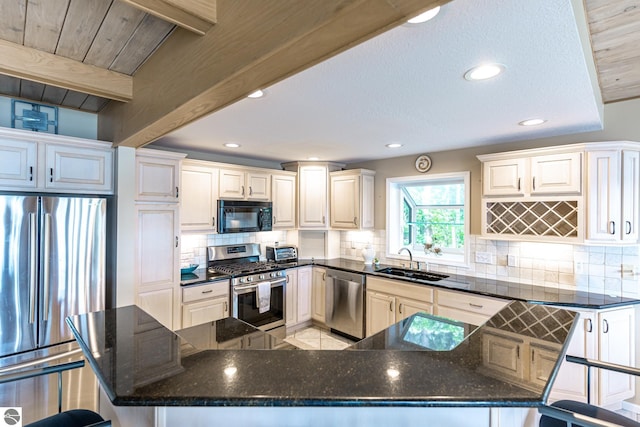 kitchen with backsplash, a kitchen island, sink, and stainless steel appliances