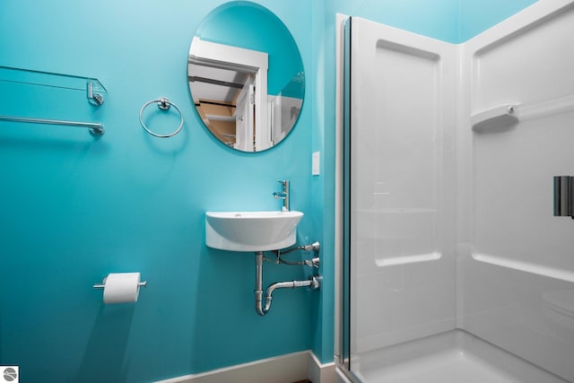 bathroom featuring sink and a shower