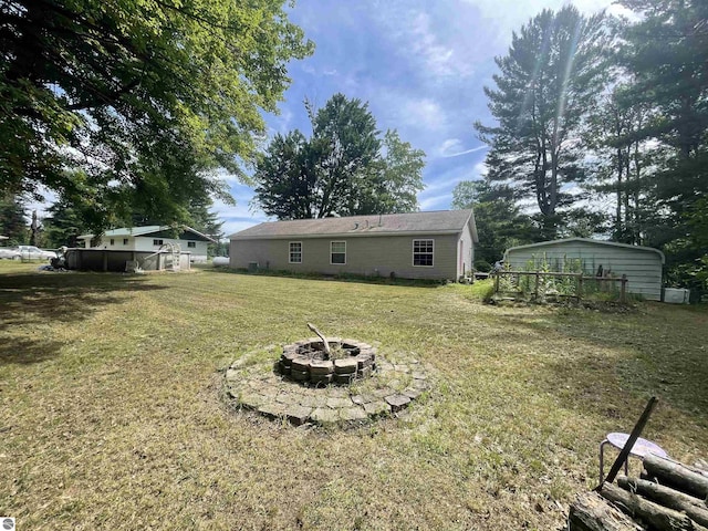 view of yard with a fire pit