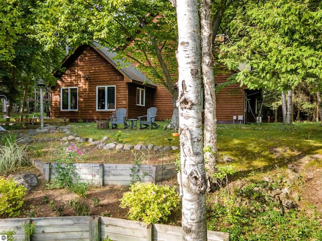 rear view of house featuring a yard